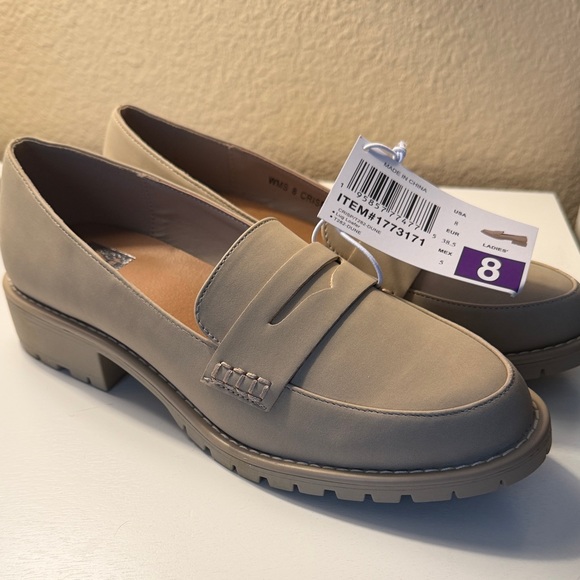Classic Women's Loafer in Taupe - Picture 4 of 5